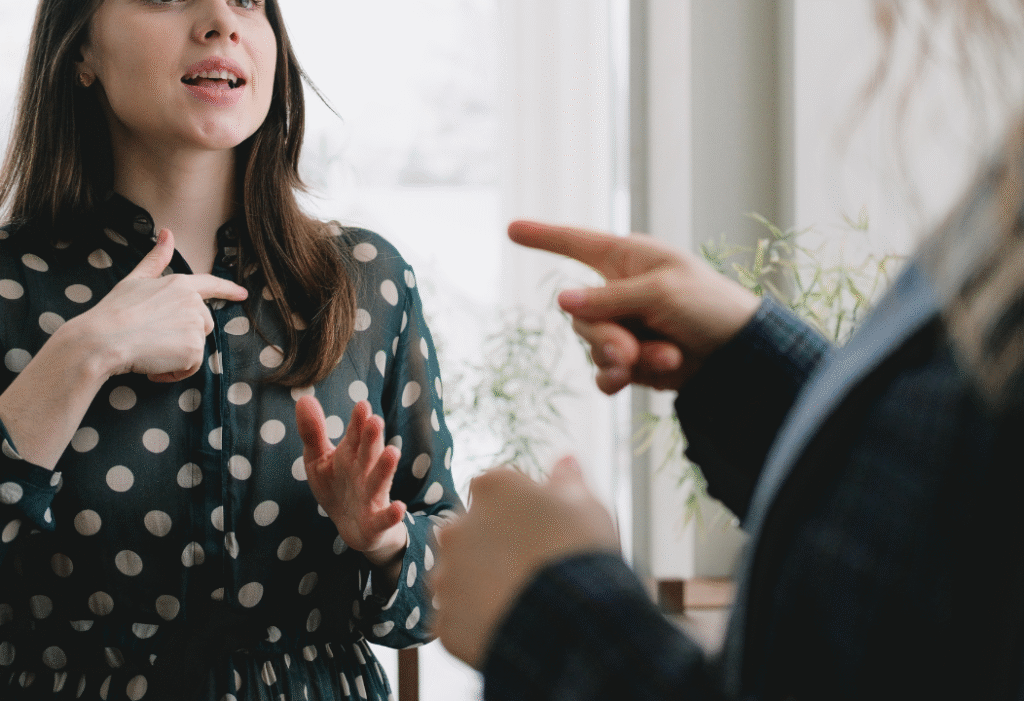 Deux personnes sont en conflit suite à un démembrement de propriété