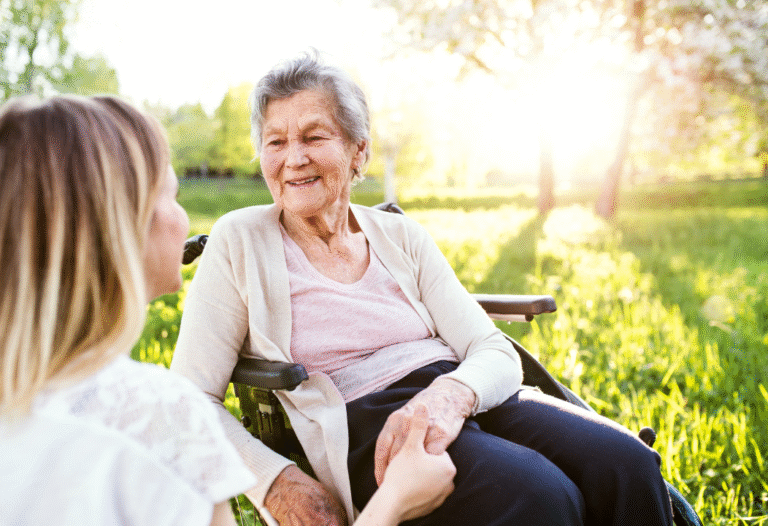Loger dans la maison d’un parent parti en EHPAD : que dit la loi ?